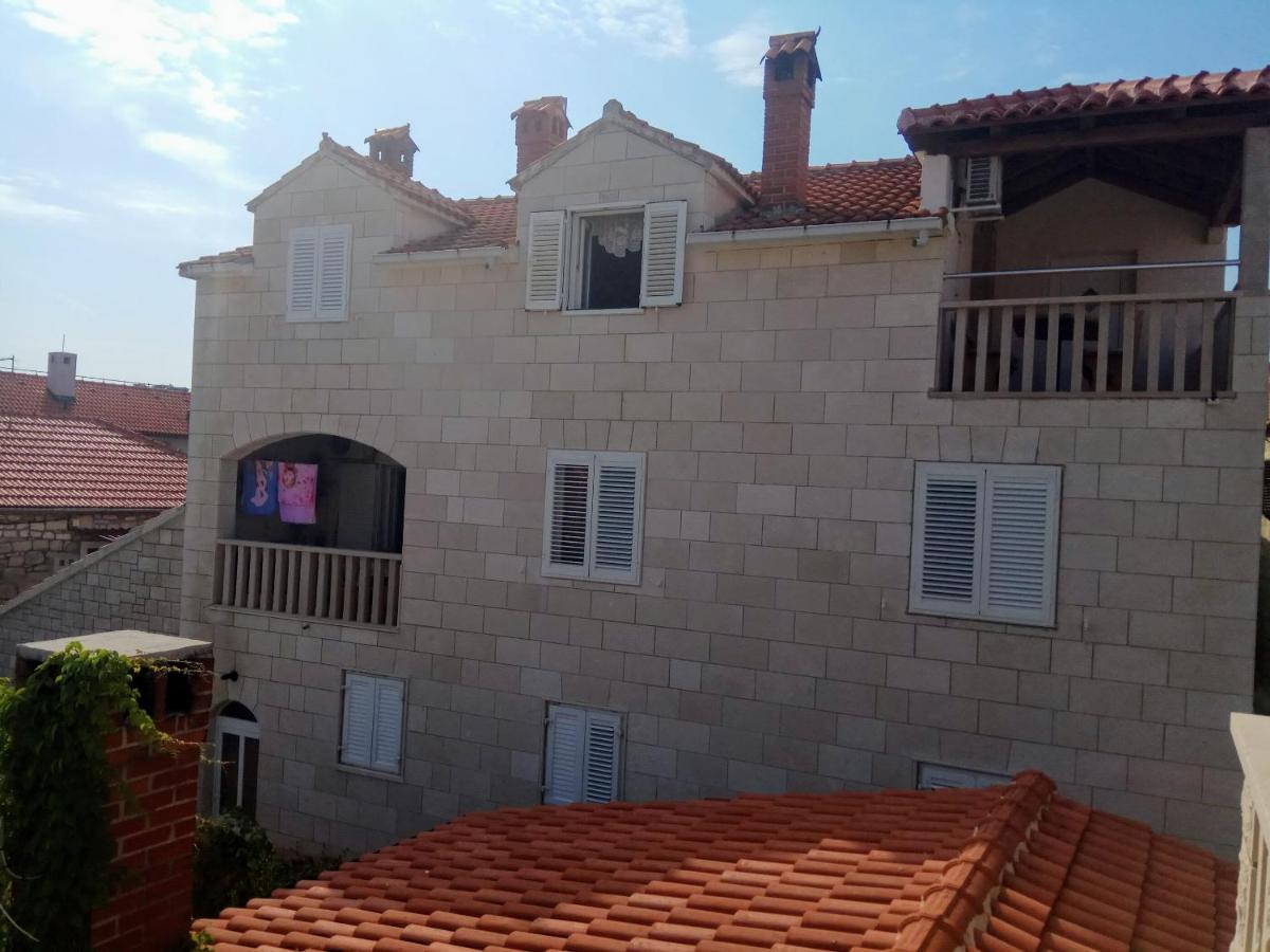 Apartments Banic Postira Luaran gambar