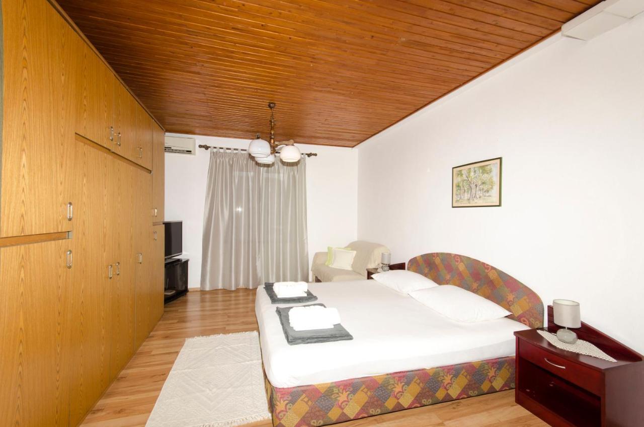 Apartments Banic Postira Luaran gambar