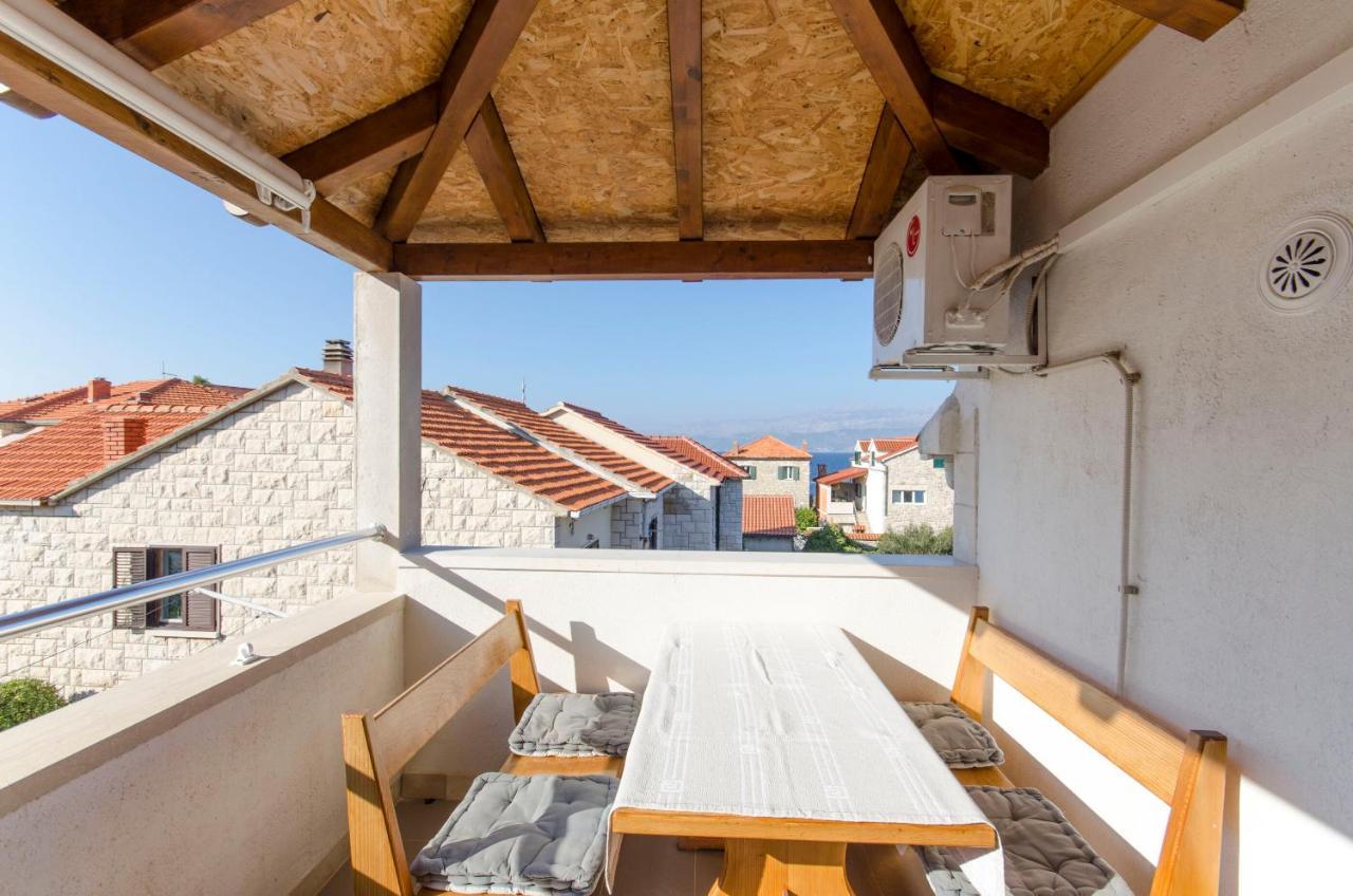 Apartments Banic Postira Luaran gambar