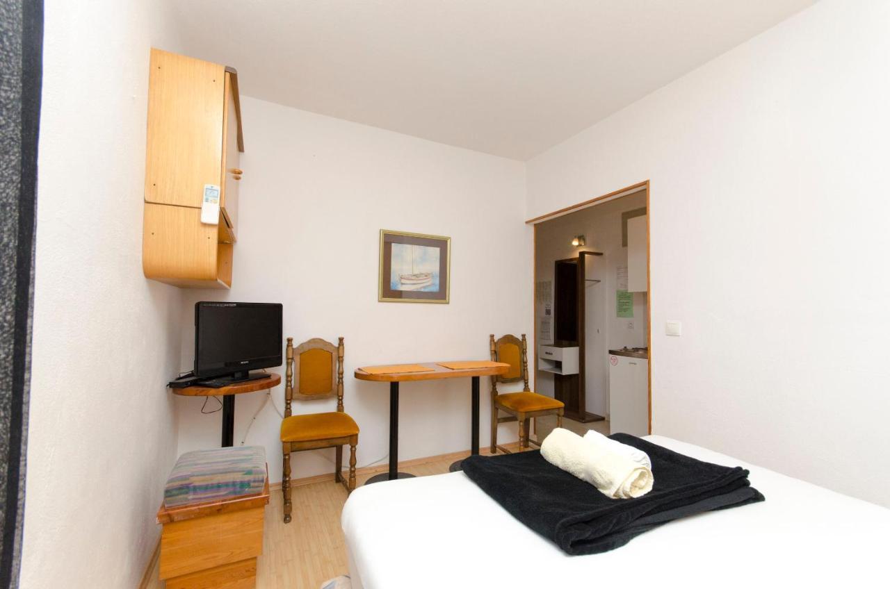 Apartments Banic Postira Luaran gambar